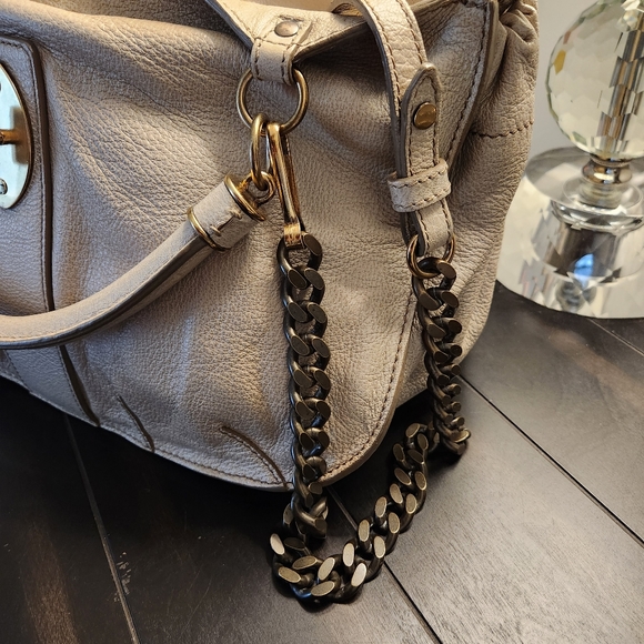 BURBERRY Beige Pebble Grain Leather Zip & Turn lock Satchel - Picture 9 of 16